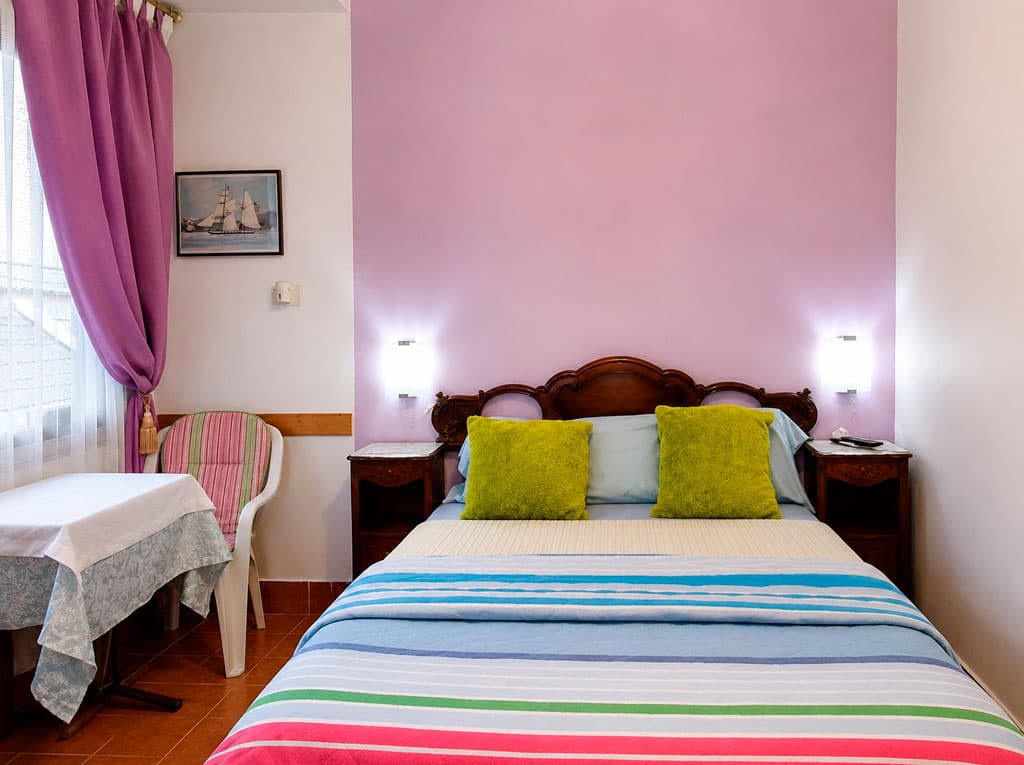 Habitación individual del Hostal Plaza en Vigo