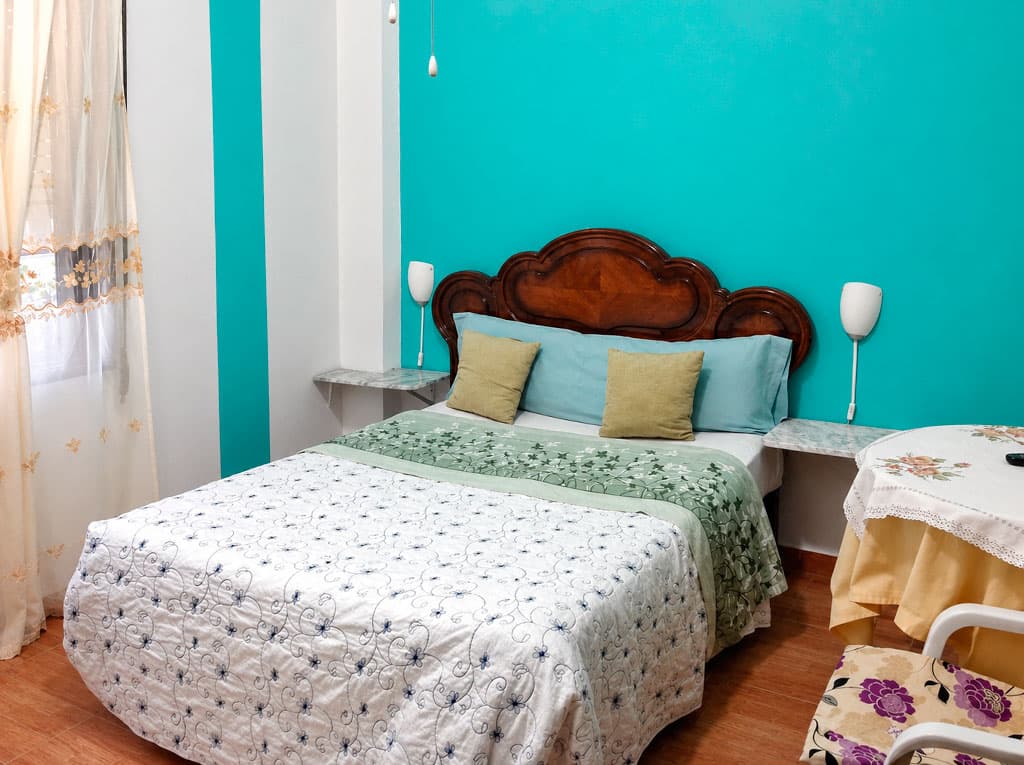 Habitaciones equipadas del Hostal Plaza en el centro de Vigo